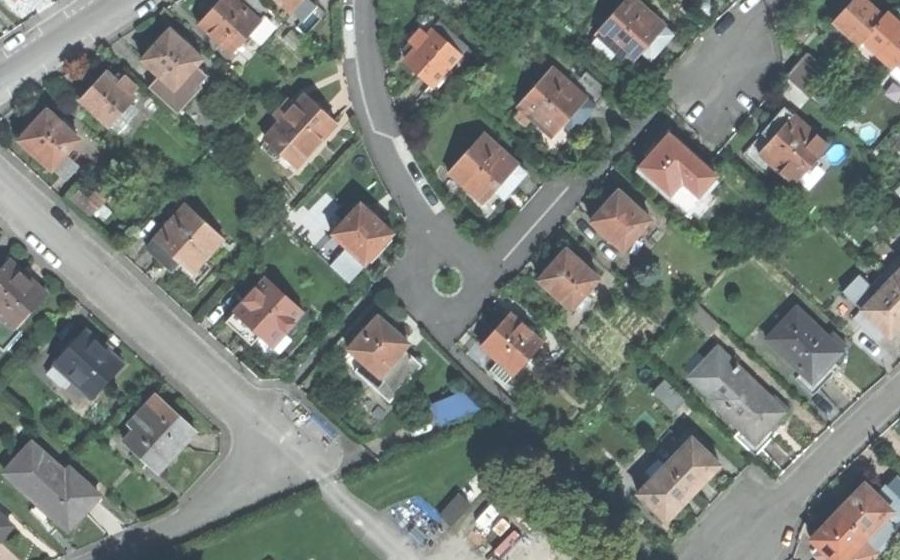 Vue aérienne du Rond-point anonyme n°1082285436