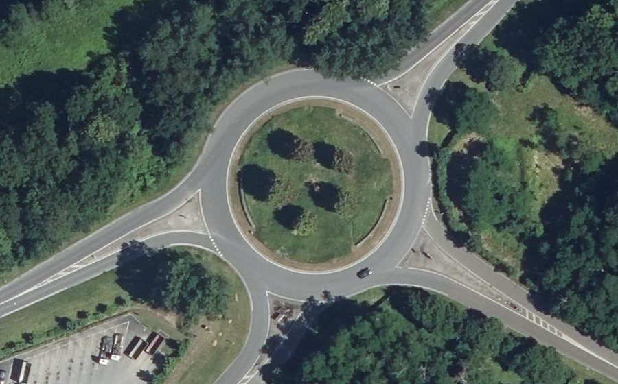 Vue aérienne du Rond-point anonyme n°108231959