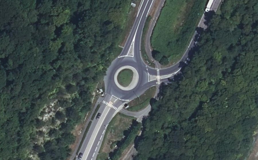 Vue aérienne du Rond-point anonyme n°108239267