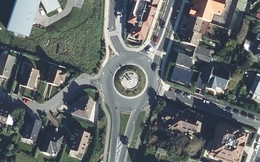 Vue aérienne du Rond-point anonyme n°1082525825