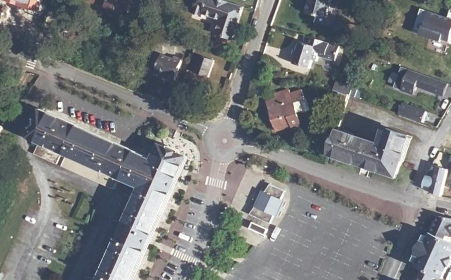 Vue aérienne du Rond-point anonyme n°108257109