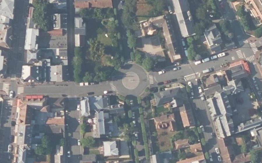 Vue aérienne du Rond-point anonyme n°108275091