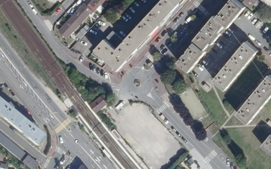 Vue aérienne du Rond-point anonyme n°108279692