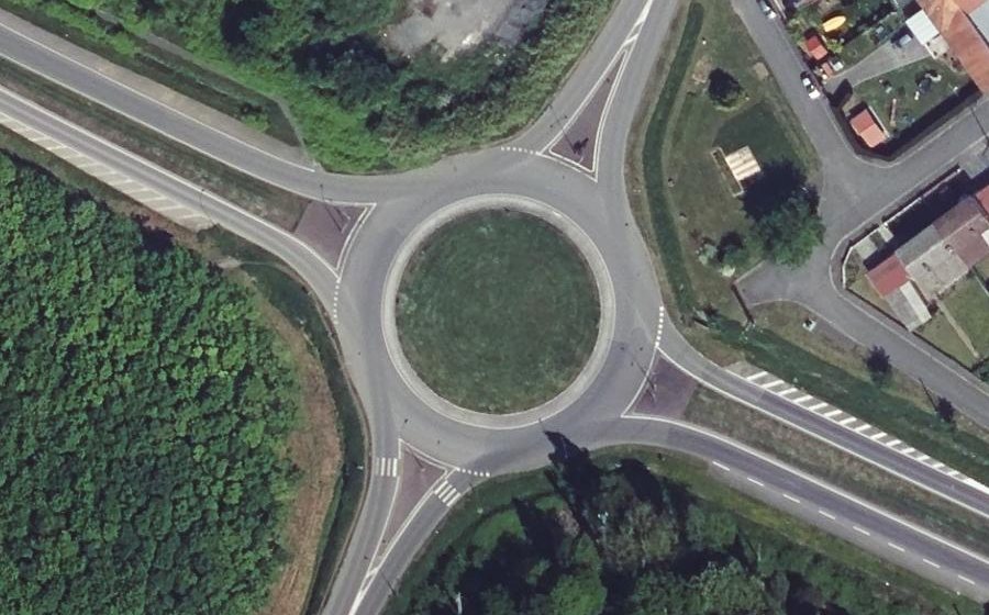 Vue aérienne du Rond-point anonyme n°108311134