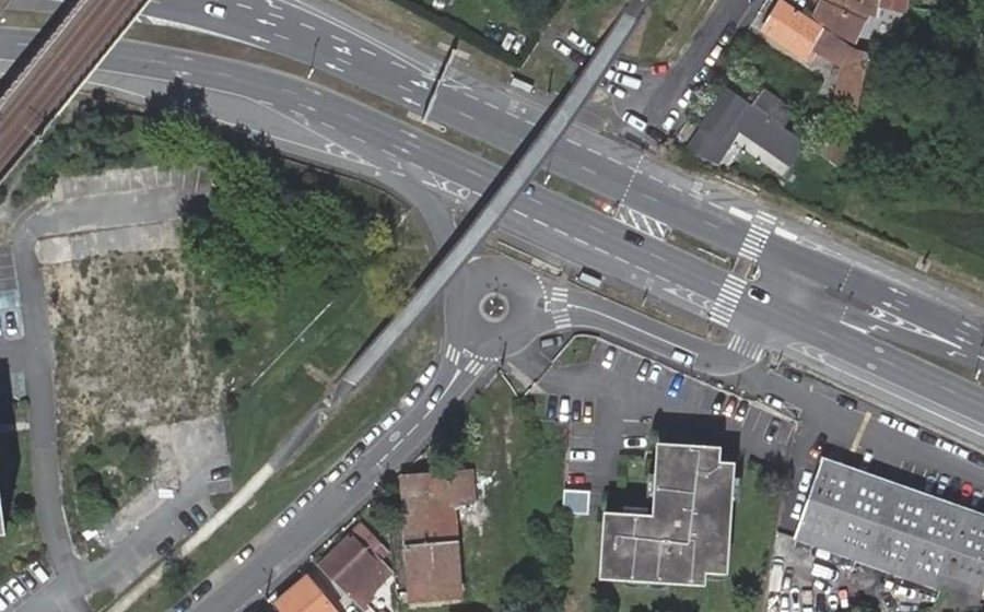 Vue aérienne du Rond-point anonyme n°1083219436
