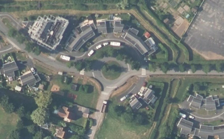 Vue aérienne du Rond-point anonyme n°108331311