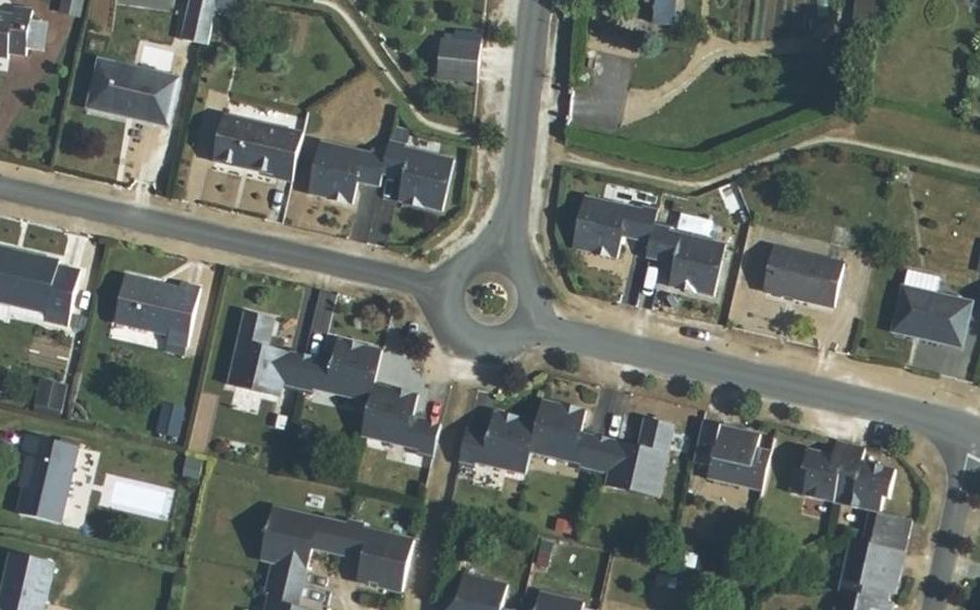 Vue aérienne du Rond-point anonyme n°108345154