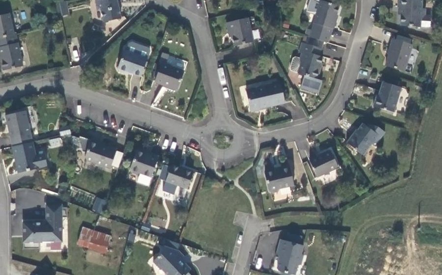 Vue aérienne du Rond-point anonyme n°1083558106