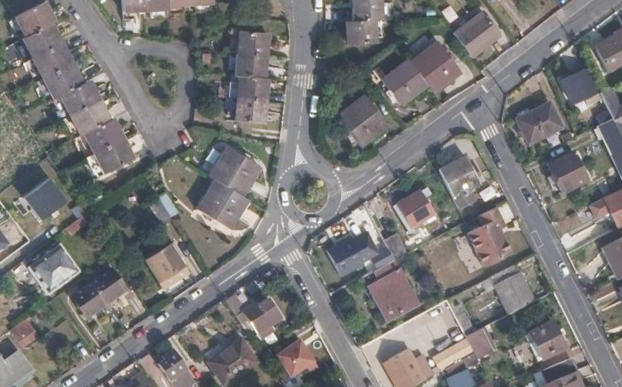 Vue aérienne du Rond-point anonyme n°108371843