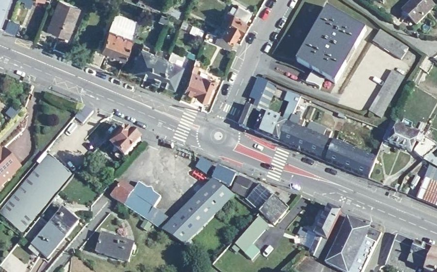 Vue aérienne du Rond-point anonyme n°1083979598