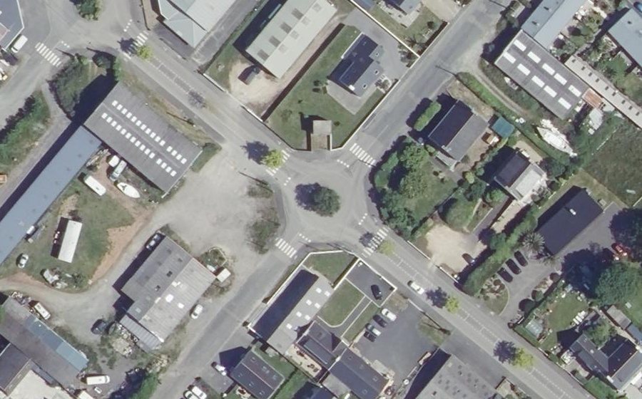 Vue aérienne du Rond-point anonyme n°1084173585