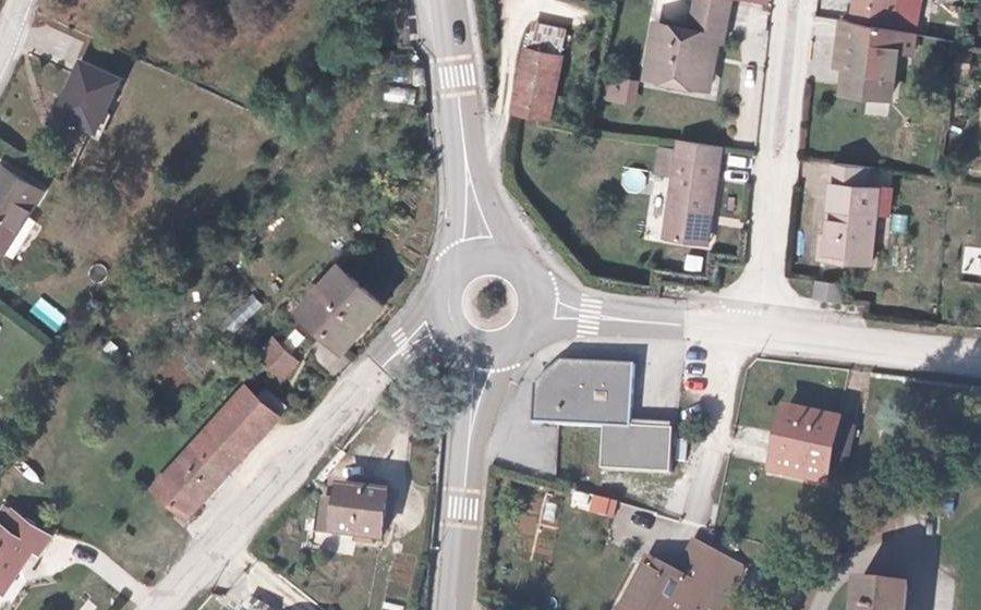 Vue aérienne du Rond-point anonyme n°108512374