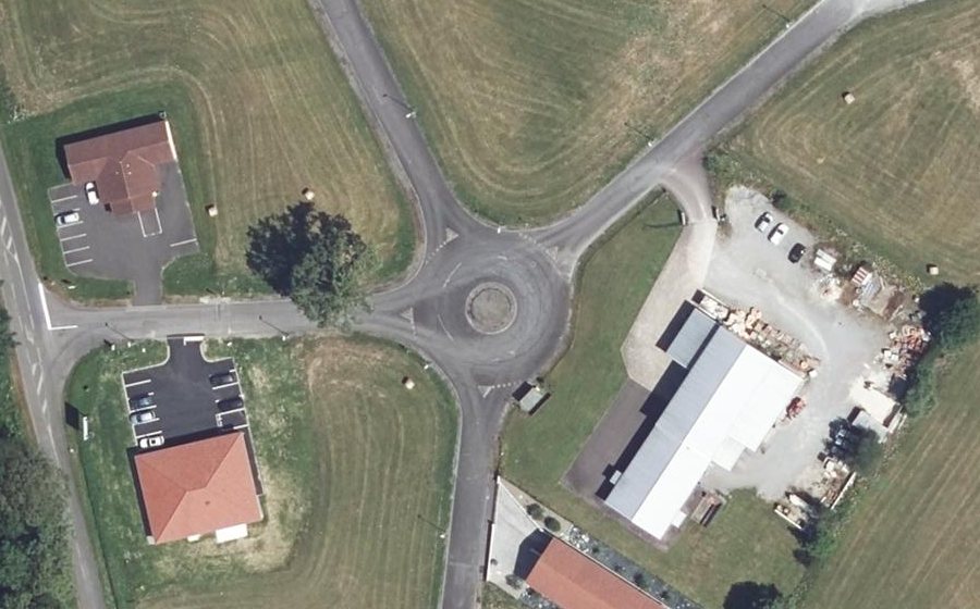 Vue aérienne du Rond-point anonyme n°1085265922