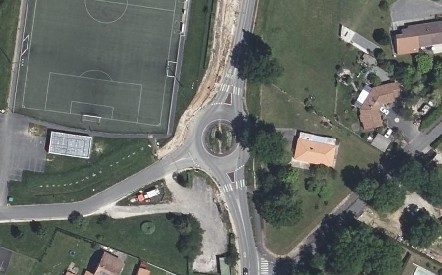 Vue aérienne du Rond-point anonyme n°1085453685