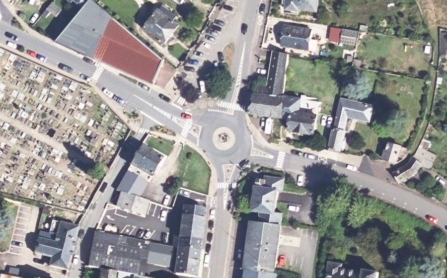 Vue aérienne du Rond-point anonyme n°1085656117