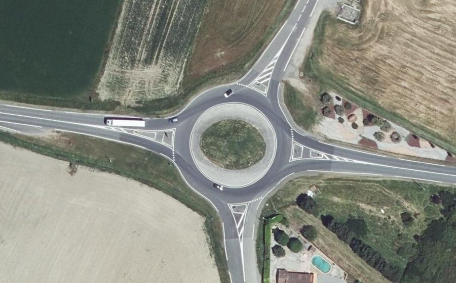 Vue aérienne du Rond-point anonyme n°108573564