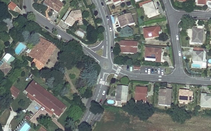 Vue aérienne du Rond-point anonyme n°108581187
