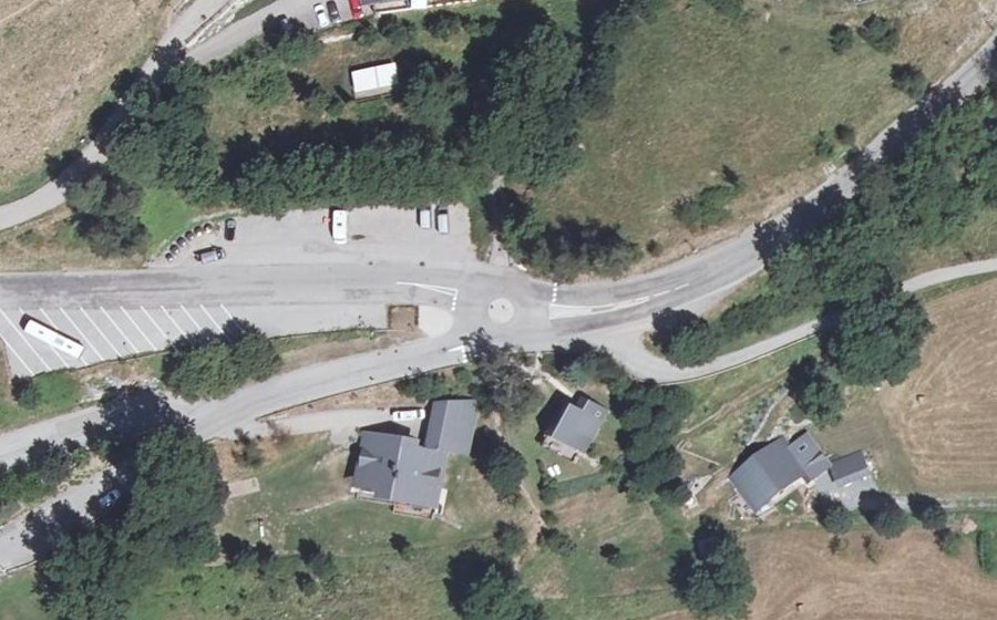 Vue aérienne du Rond-point anonyme n°1085827819