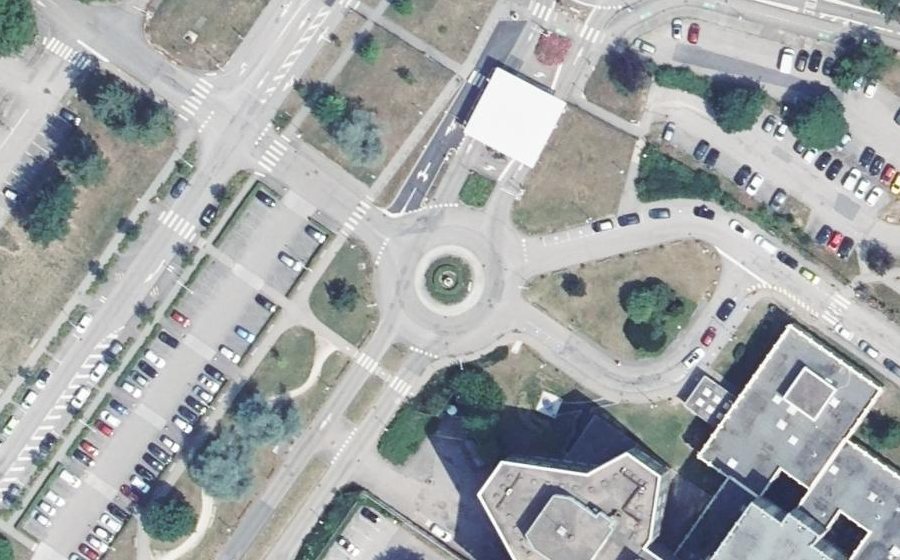 Vue aérienne du Rond-point anonyme n°108626163