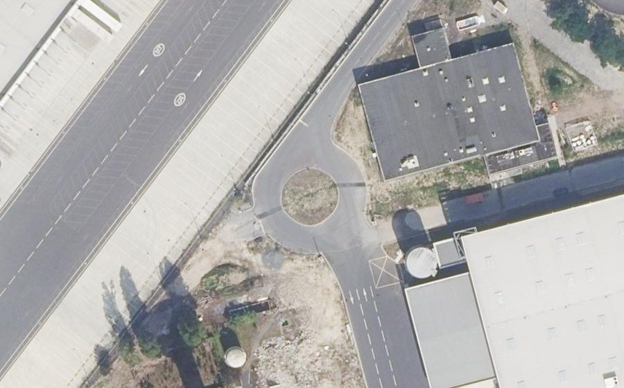 Vue aérienne du Rond-point anonyme n°1086340284