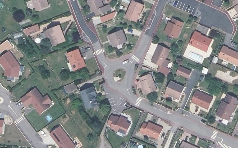 Vue aérienne du Rond-point anonyme n°1086497823