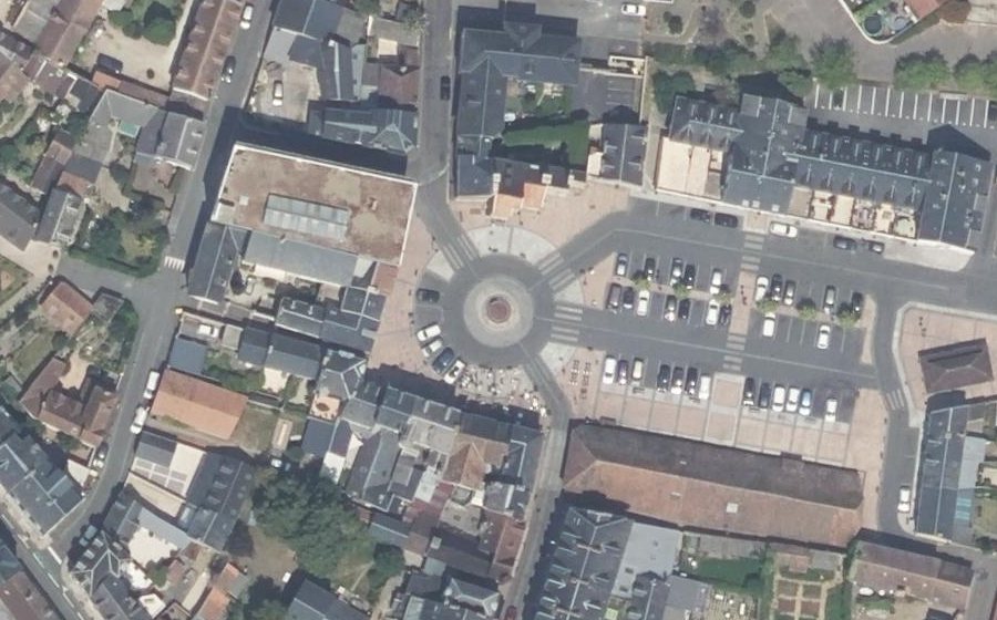 Vue aérienne du Rond-point anonyme n°108731612