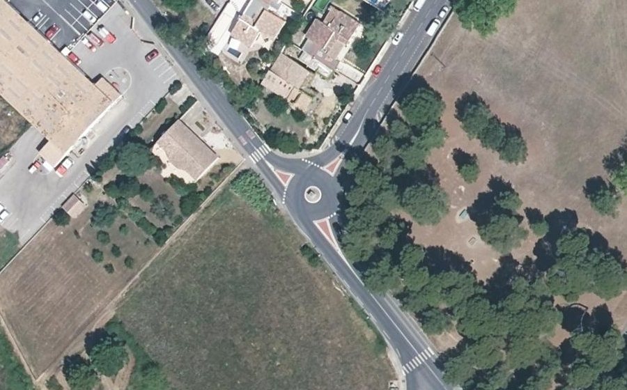 Vue aérienne du Rond-point anonyme n°1087340777