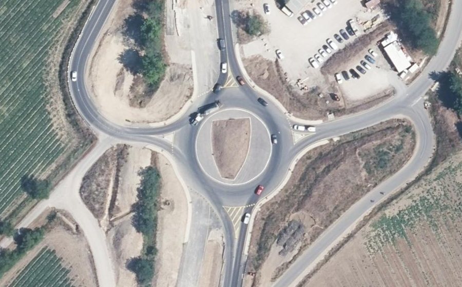 Vue aérienne du Rond-point anonyme n°1087543349