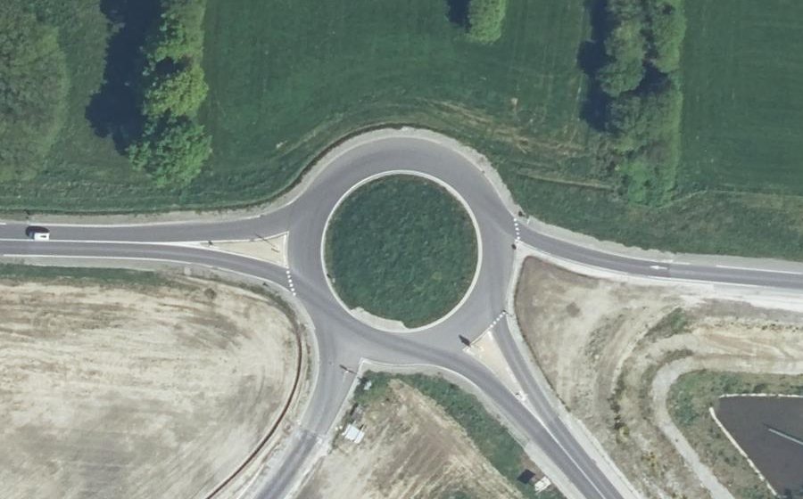 Vue aérienne du Rond-point anonyme n°1087629003