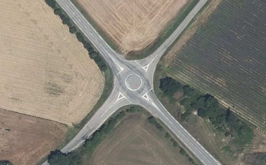 Vue aérienne du Rond-point anonyme n°1087740931
