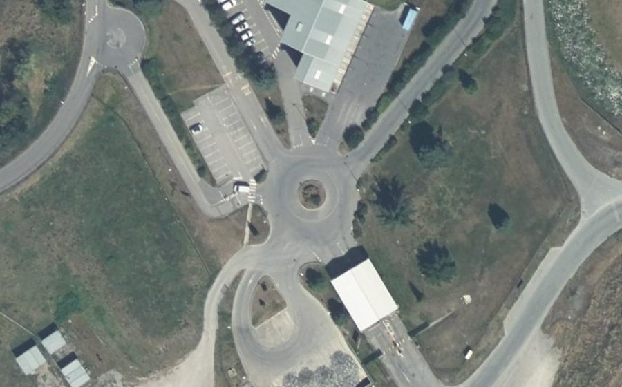 Vue aérienne du Rond-point anonyme n°1087775204