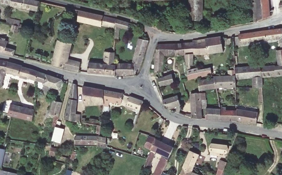 Vue aérienne du Rond-point anonyme n°1087778449