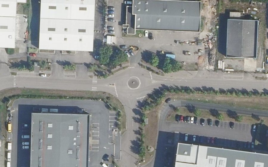 Vue aérienne du Rond-point anonyme n°1087786407