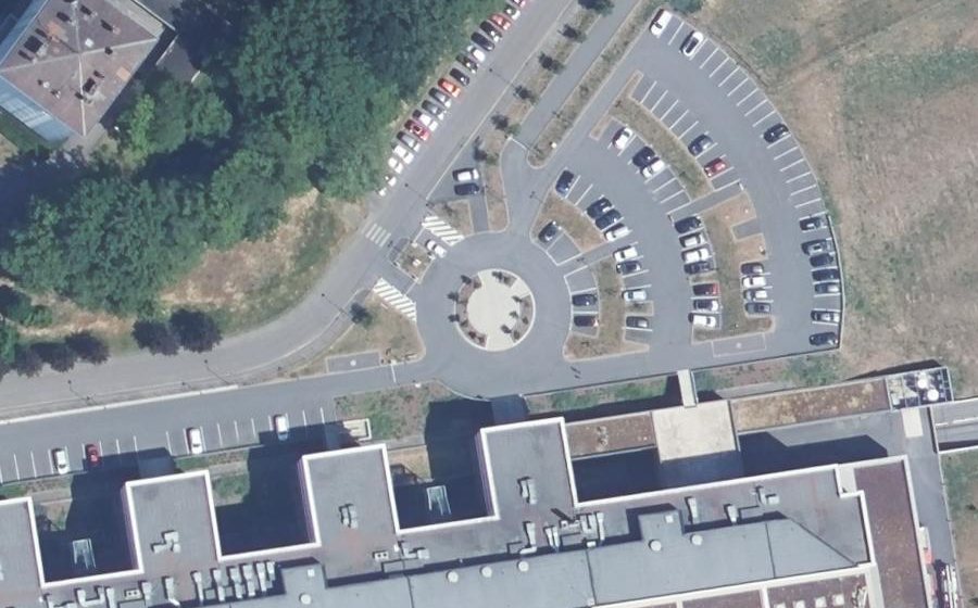 Vue aérienne du Rond-point anonyme n°1087833247