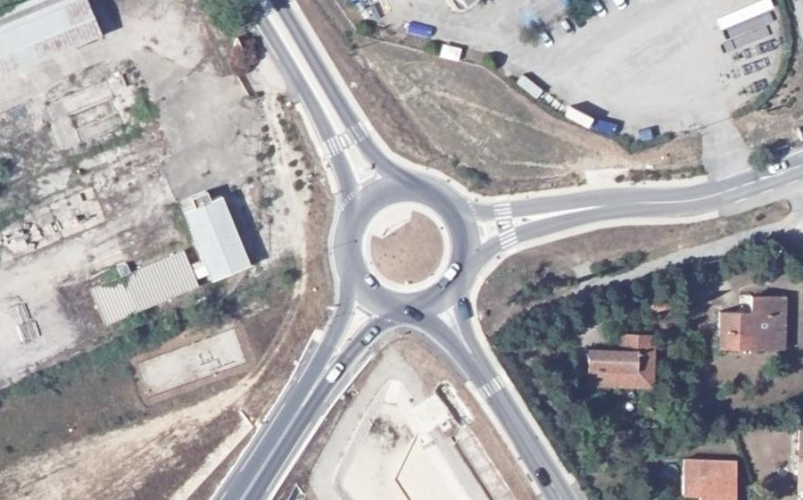 Vue aérienne du Rond-point anonyme n°1087934405