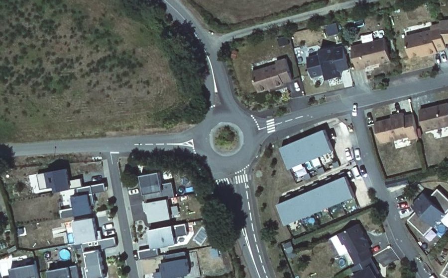 Vue aérienne du Rond-point anonyme n°1088018200