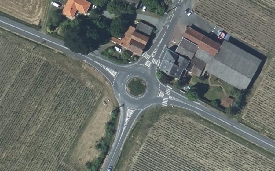 Vue aérienne du Rond-point anonyme n°1089007871
