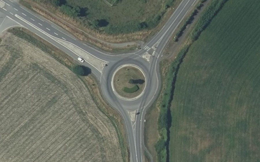 Vue aérienne du Rond-point anonyme n°108941643