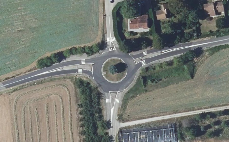 Vue aérienne du Rond-point anonyme n°108947960