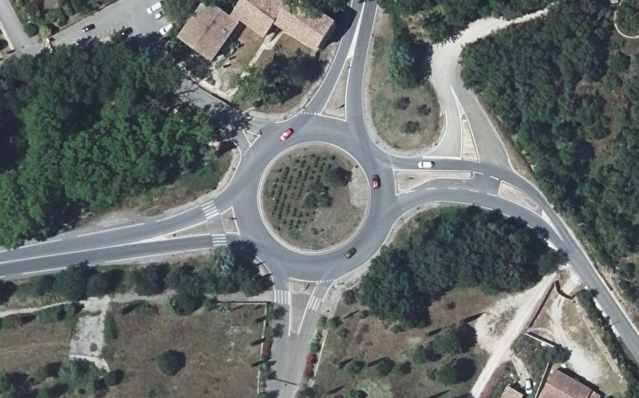 Vue aérienne du Rond-point anonyme n°108955047