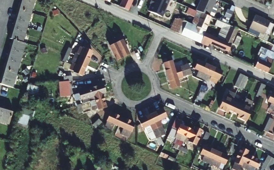 Vue aérienne du Rond-point anonyme n°1089635881