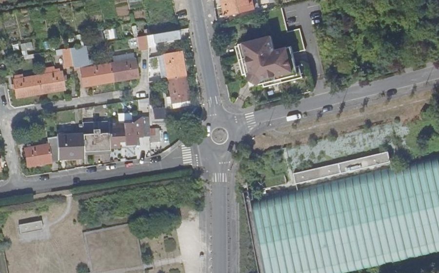 Vue aérienne du Rond-point anonyme n°108965066