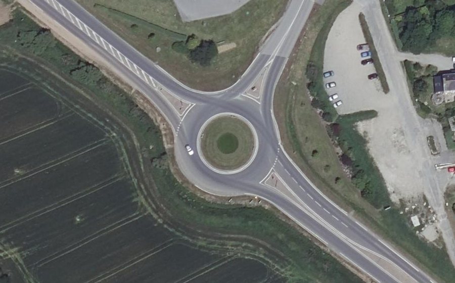 Vue aérienne du Rond-point anonyme n°108969002