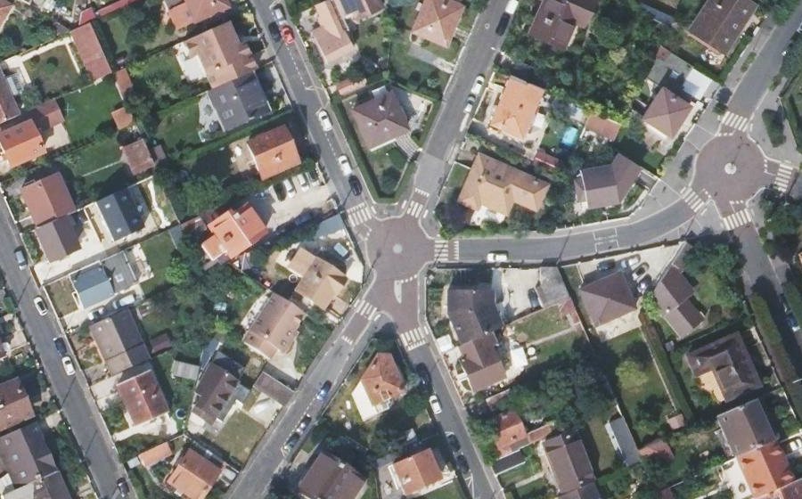 Vue aérienne du Rond-point anonyme n°1089737934