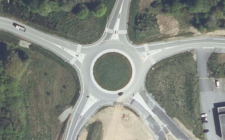 Vue aérienne du Rond-point anonyme n°1089802675