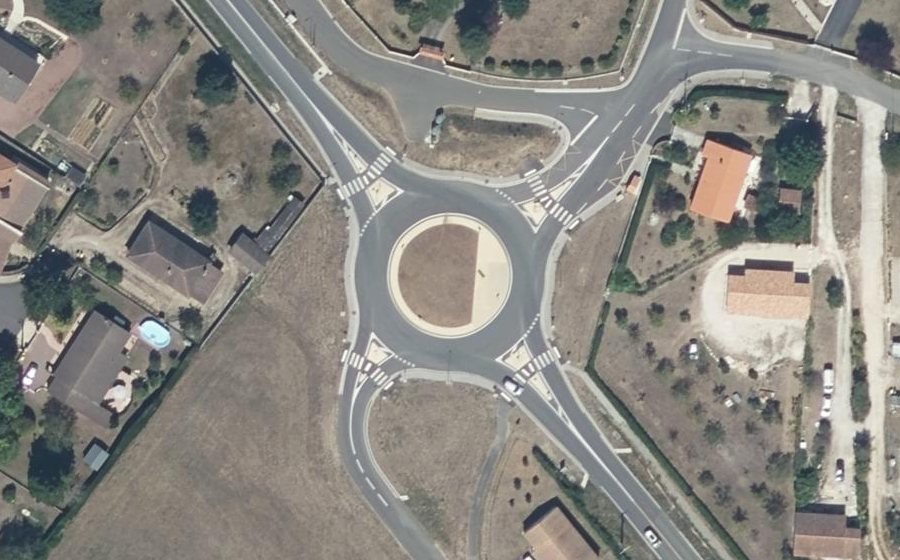 Vue aérienne du Rond-point anonyme n°1089871412