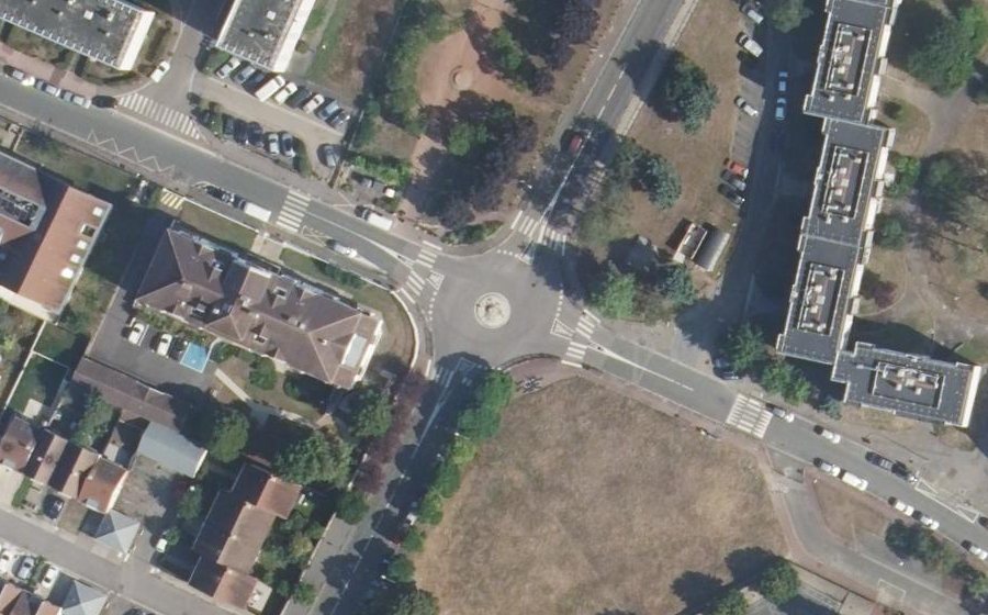 Vue aérienne du Rond-point anonyme n°1089939843