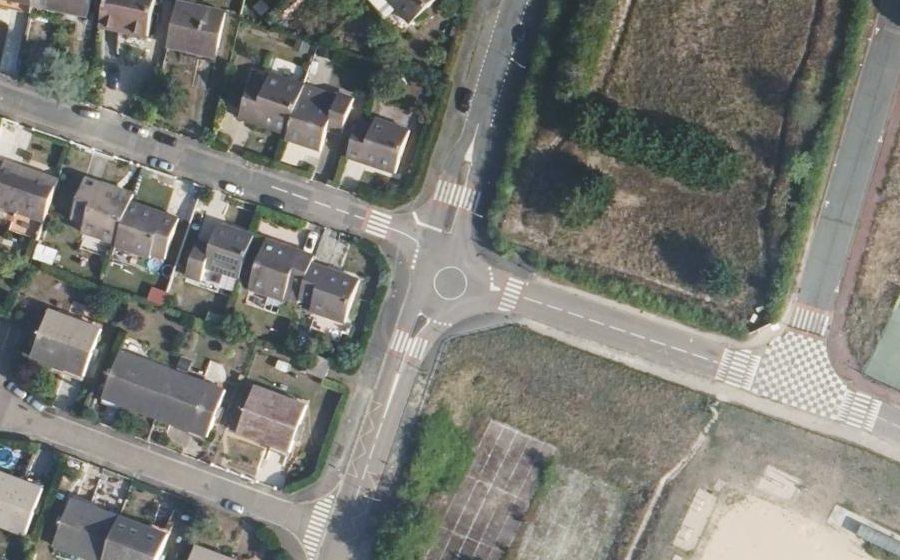 Vue aérienne du Rond-point anonyme n°1089939845