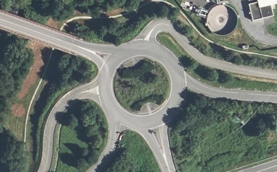 Vue aérienne du Rond-point anonyme n°10901645