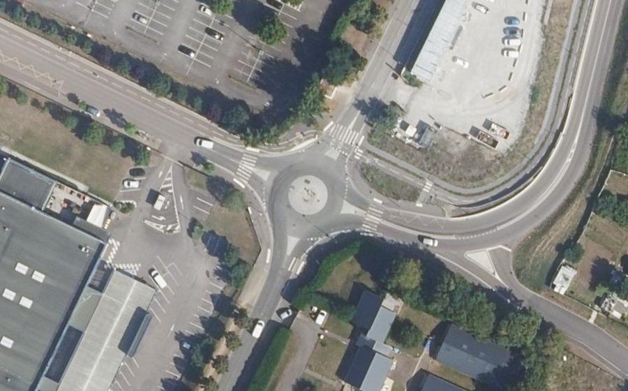 Vue aérienne du Rond-point anonyme n°1090233442